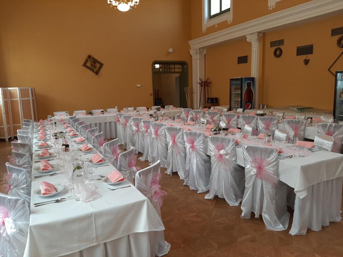 Pivovarsky Hotel Kojetin Ngoại thất bức ảnh
